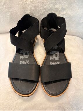 Sorel Black Crisscross Strap Sandals